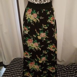 NWT LuLaRoe Black Floral Lucy, Size XS.